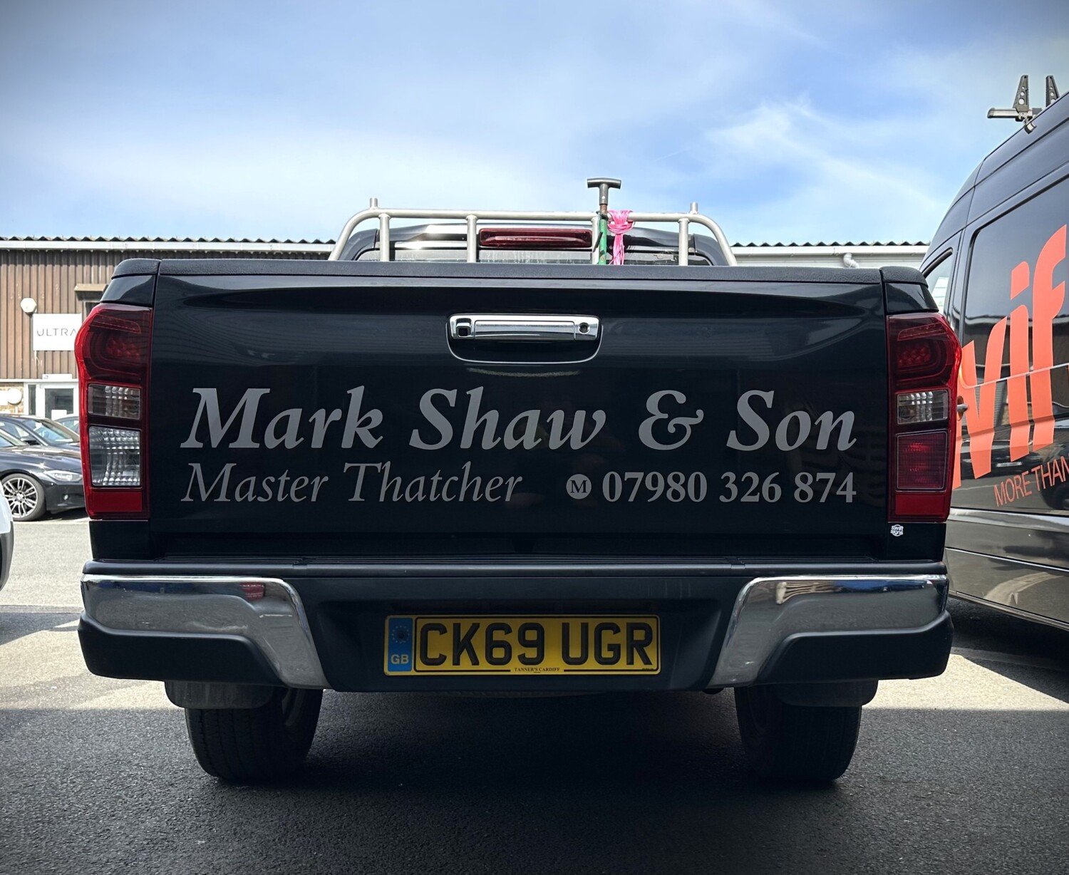 Mark Shaw & Son Master Thatchers